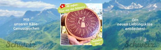 Das Bild präsentiert Schweizer Käse, die inmitten einer alpinen Landschaft eingebettet ist. Im Zentrum wird ein Käserad gezeigt, das auf die "Käse-Genusswochen" hinweist.