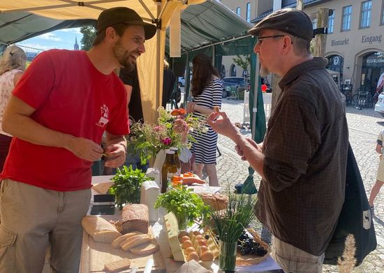 Regionalmarkt der VG Dresden. Mit dabei: Hof Mahlitzsch mit hofeigenen Bio-Produkten.