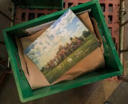 Kalender in grüner Kiste