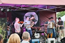 Band auf der Bühne in Mahlitzsch