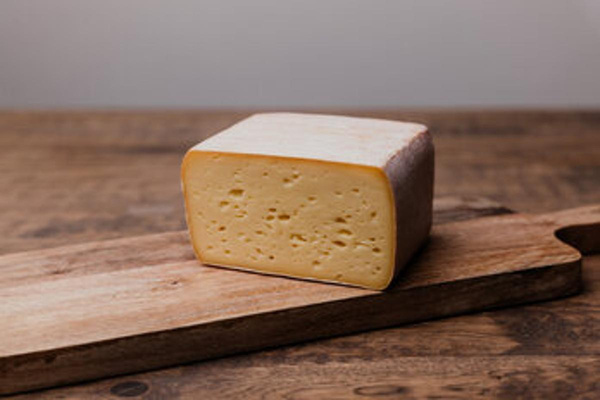 Produktfoto zu Backensholzer Hofkäse - aromatisch pikanter Rohmilchkäse