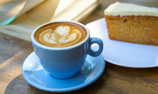 Kaffee und Kuchen im Hofcafé auf Hof Mahlitzsch genießen.