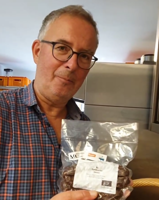 Nikola stellt euch unsere Rindfleischprodukte vor.