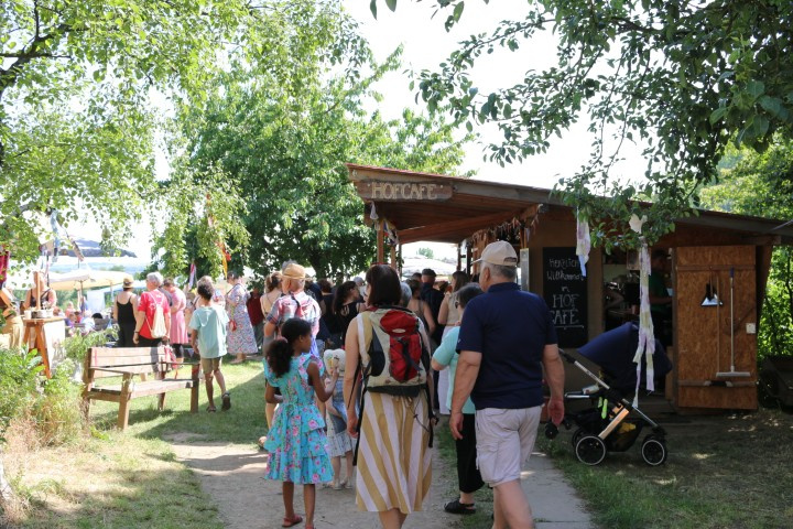 Wir sagen von Herzen DANKE – an alle Besucher, Helferinnen und Helfer, Musiker, Waffelbäcker und Strohhaufen-Baumeister!