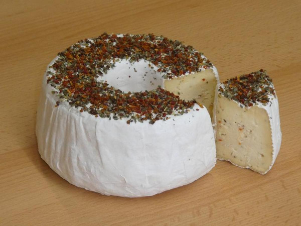 Produktfoto zu Belriether Dorfkäse Basilikum & Tomate