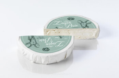 Produktfoto zu Allgäuer Ziegenbrie - cremiger Weichkäse mit feiner Ziegennote - wahrlich kein Grund zum Meckern