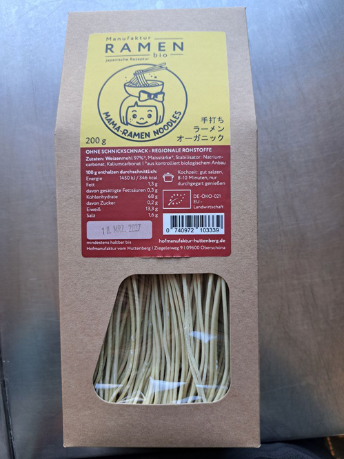 Eine Packung Ramen-Nudeln