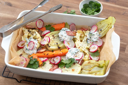 Saisonales Grillgemüse von Hof Mahlitzsch in einer Auflaufform