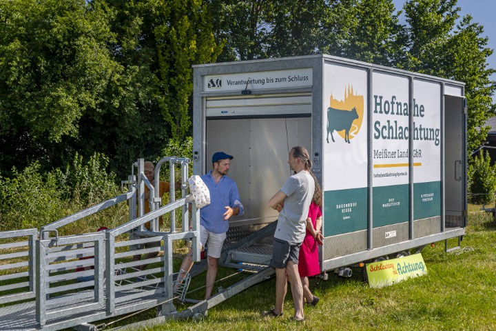 Wissen, wo’s herkommt: Am Infostand zur hofnahen Schlachtung gab's offene Ohren, ehrliche Antworten und jede Menge Interesse für mehr Tierwohl und Transparenz auf dem Teller.
