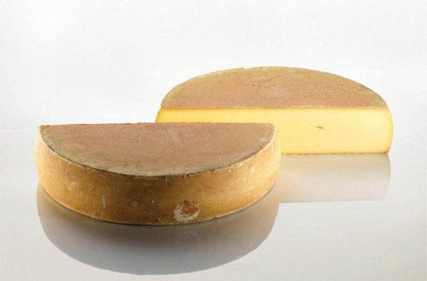 Produktfoto zu Allgäuer Bergkäse - lang gereift mit vollmundig würzigem Geschmack