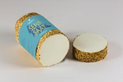 Produktfoto zu Ziegenrolle Senfsaat - mildes Ziegenaroma mit würziger Senfsaat